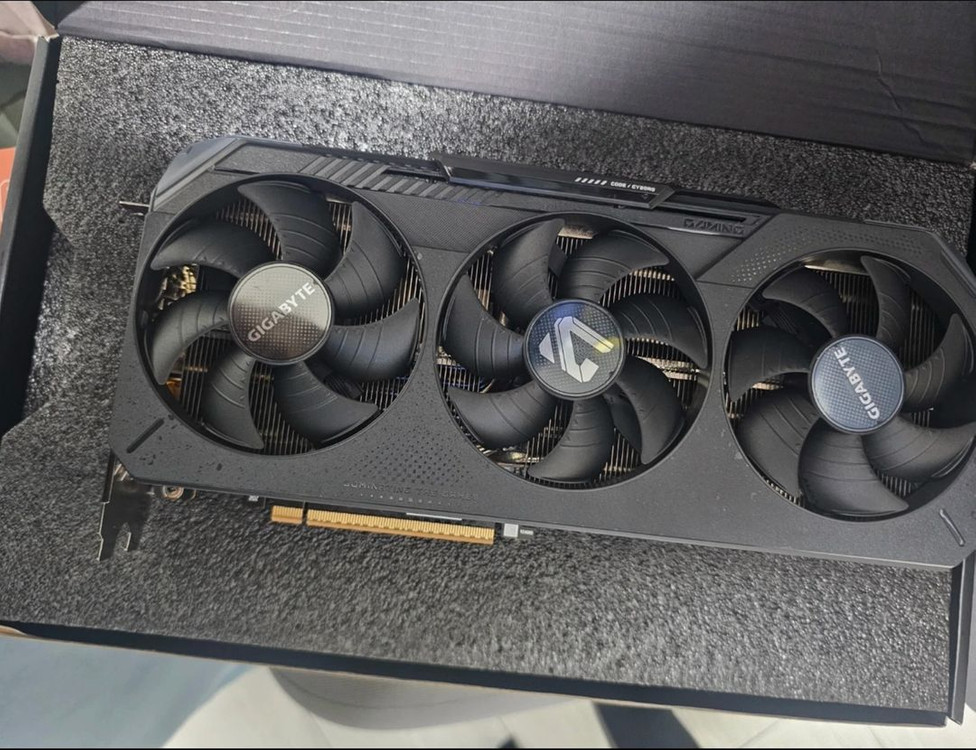 기가바이트 RX 9070 XT 게이밍 OC 16gb gddr6 이미지