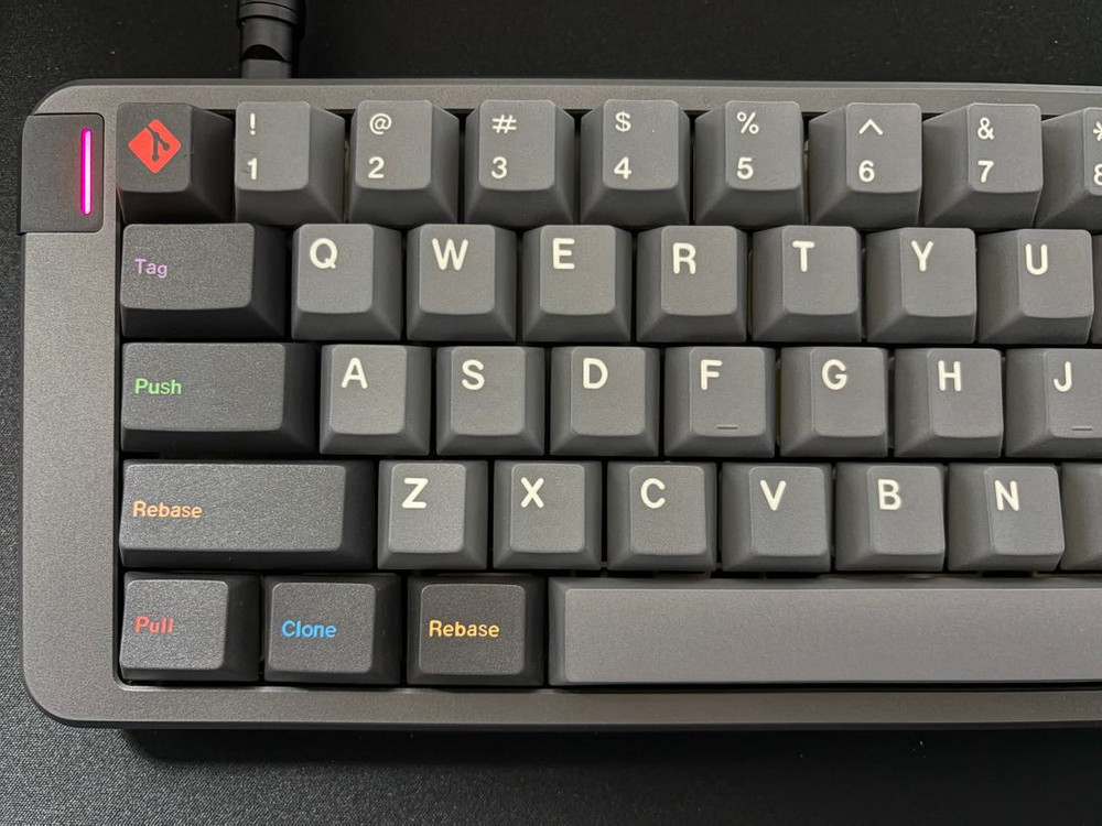 SPACE65 R2 로보캅 키보드 이미지