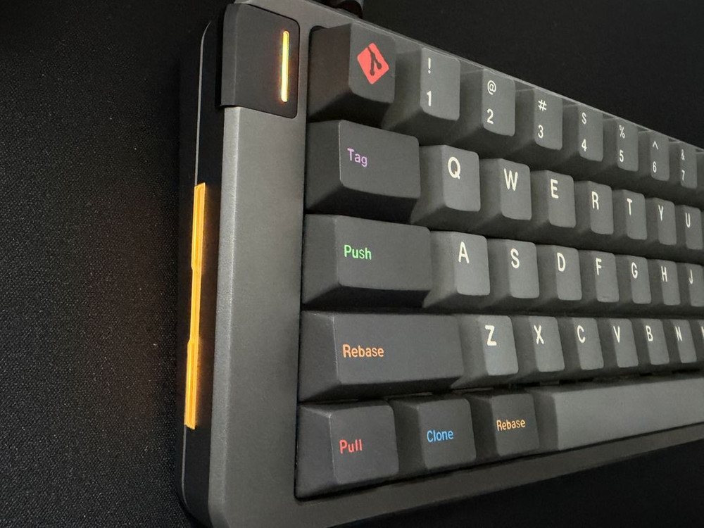 SPACE65 R2 로보캅 키보드 이미지
