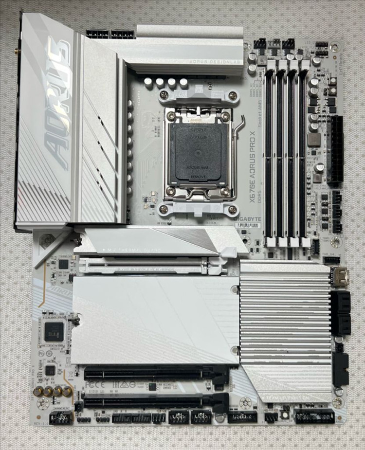 기가바이트 x670e aorus pro x 메인보드 이미지