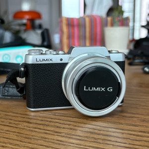 파나소닉 루믹스 GF8 실버 + 20mm 단렌즈 포함