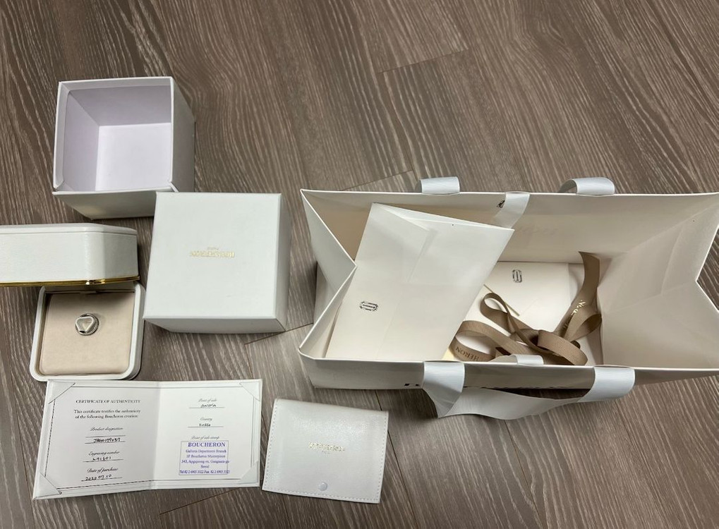 부쉐론 콰트로 블랙에디션 스몰 반지 화이트골드 이미지