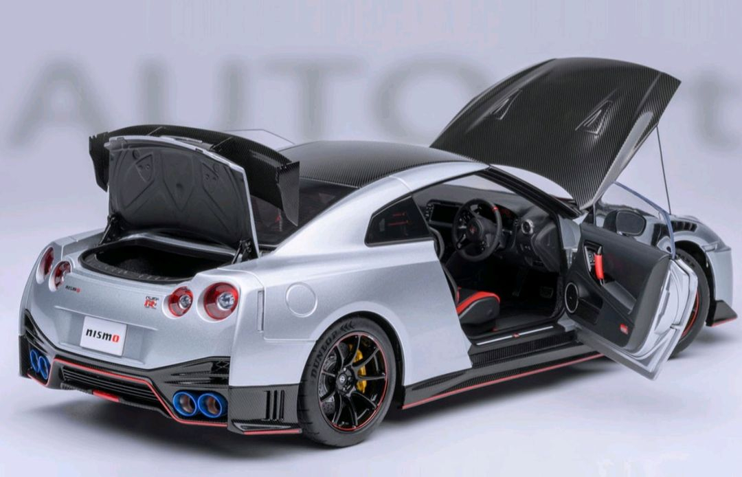 1/18 오토아트 gtr nismo r35 다이캐스트 풀오픈 모델 무하자 판매 합니다 이미지