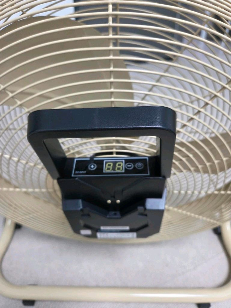 한일 캠핑용 리모컨 선풍기 DCF-HK1600R (TAN) 팔아요 이미지