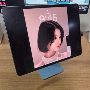 아이패드 프로 6세대 12.9인치 + 엘라고 거치대 + 엘라고 거치대 호환 케이스 이미지