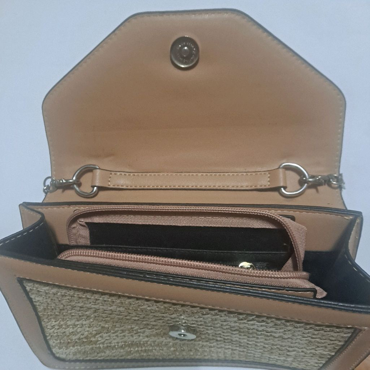 체인 투톤 가죽 크로스백 이미지