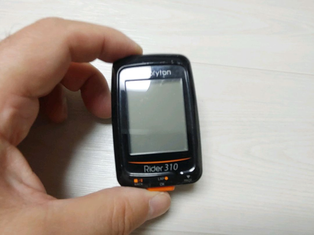 가성비 좋은 브라이튼 라이더310 gps 속도계+ 마운트 일괄로 팝니다. (택포4만) 이미지