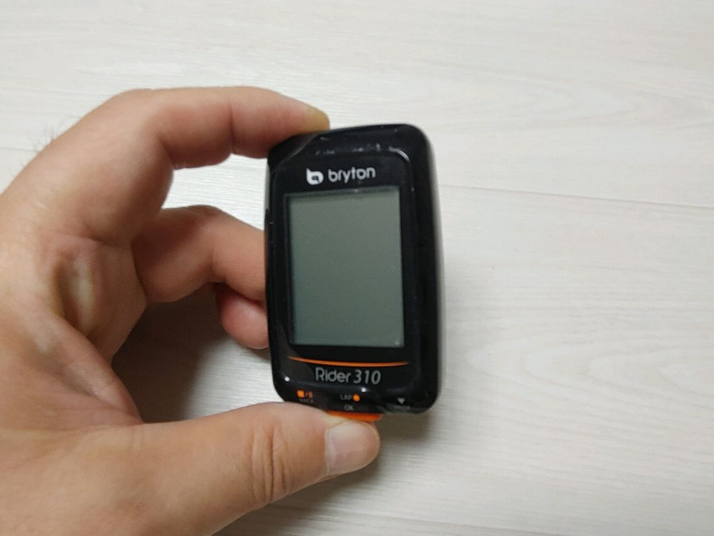 가성비 좋은 브라이튼 라이더310 gps 속도계+ 마운트 일괄로 팝니다. (택포4만) 이미지