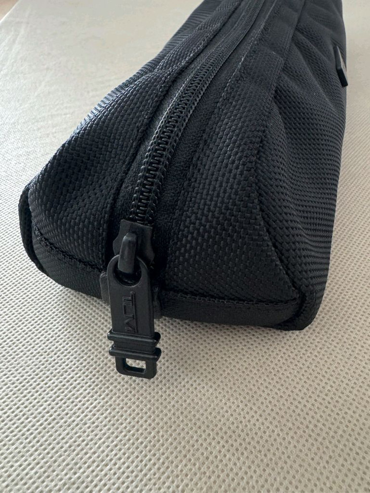 Tumi Alpha 투미 알파 Tumi 투미 알파 Alpha 케이블 파우치 악세서리 수납 지퍼 전기코드 파우치 이미지