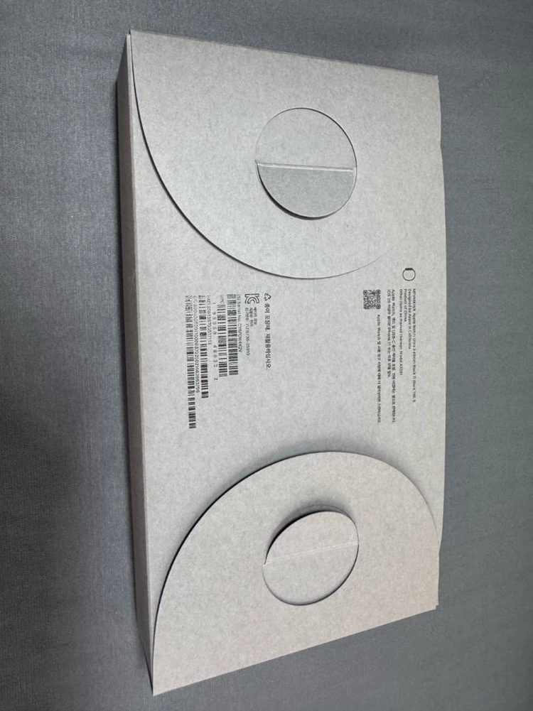 애플워치 울트라 3 49mm 블랙 티타늄 케이스 + 블랙 밀레니즈 루프 (S 사이즈) 이미지