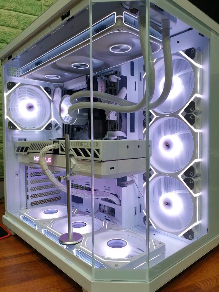미사용 ) 9800X3D & RTX5070TI 컴퓨터 PC 이미지