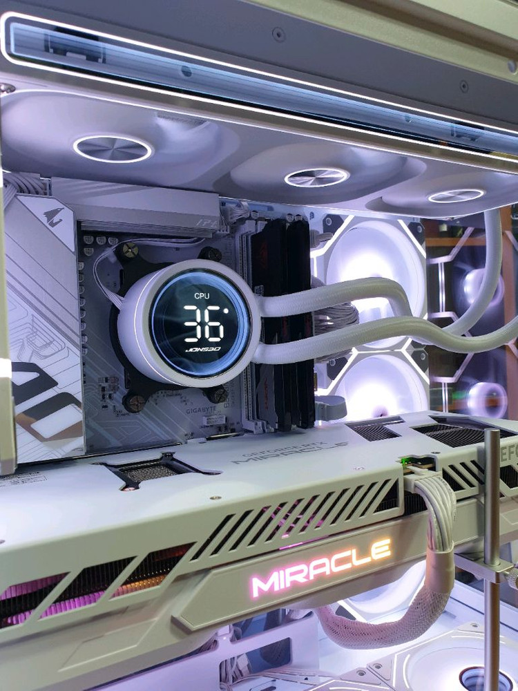 미사용 ) 9800X3D & RTX5070TI 컴퓨터 PC 이미지