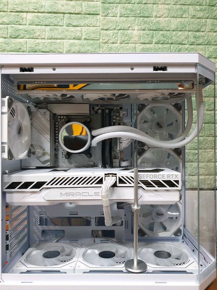 미사용 ) 9800X3D & RTX5070TI 컴퓨터 PC 이미지