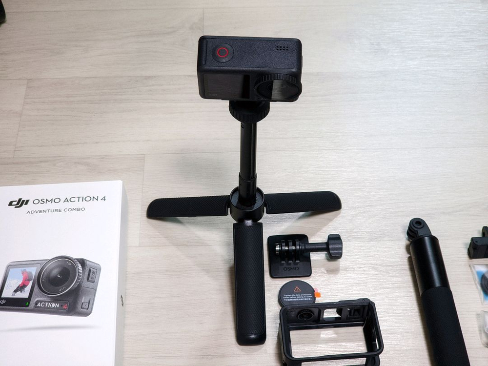 DJI 오즈모 액션4 액션캠 어드벤처 콤보 + 연장 삼각대 세트 판매 이미지