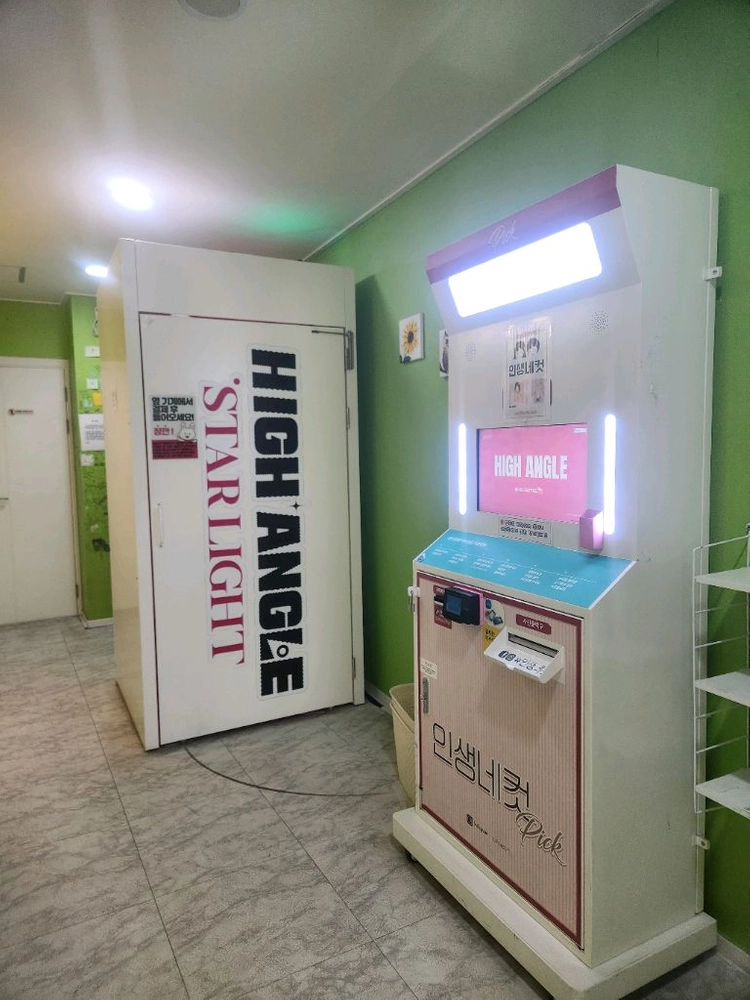 인생네컷 하이앵글 부스와 본체 기계 세트 이미지