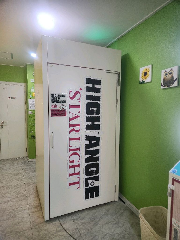 인생네컷 하이앵글 부스와 본체 기계 세트 이미지