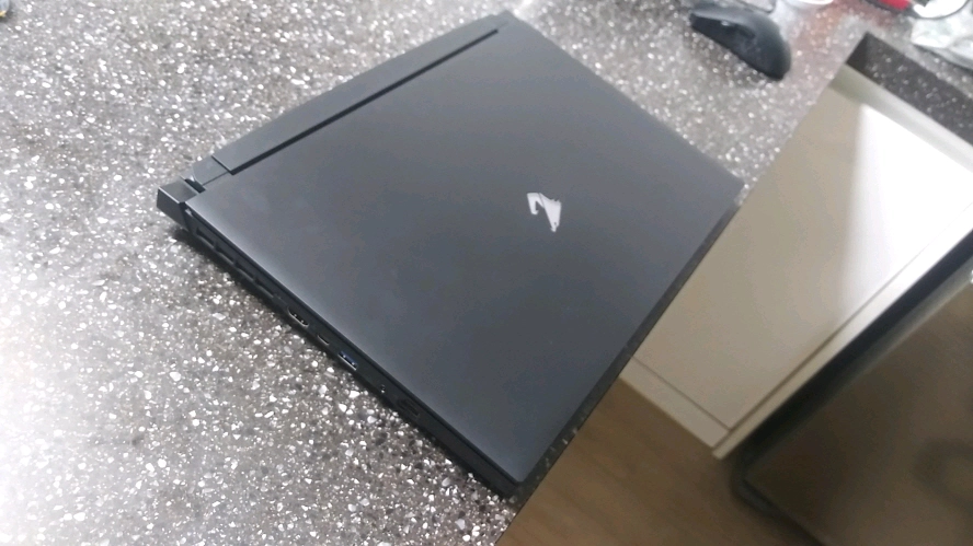 기가바이트 어로스 고성능 게이밍 노트북/RTX3080 이미지