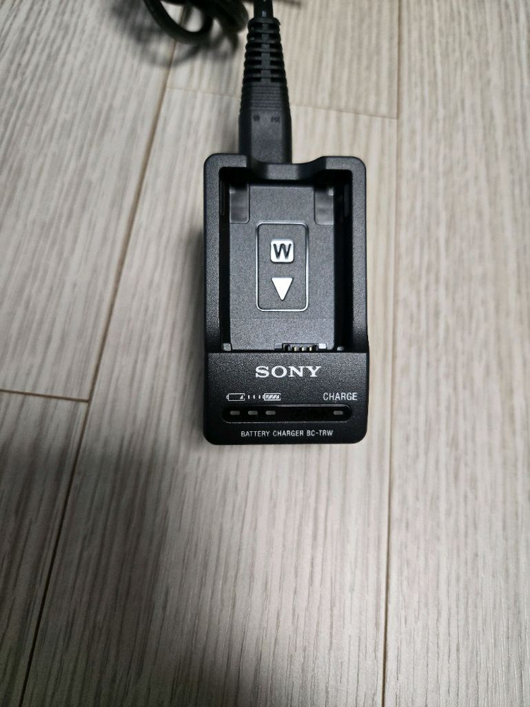 소니 acc-trw 충전기 , 소니 fz100 배터리, 캐논 lp-e12, ac-e6n dr-e18 어댑터 팝니다 이미지