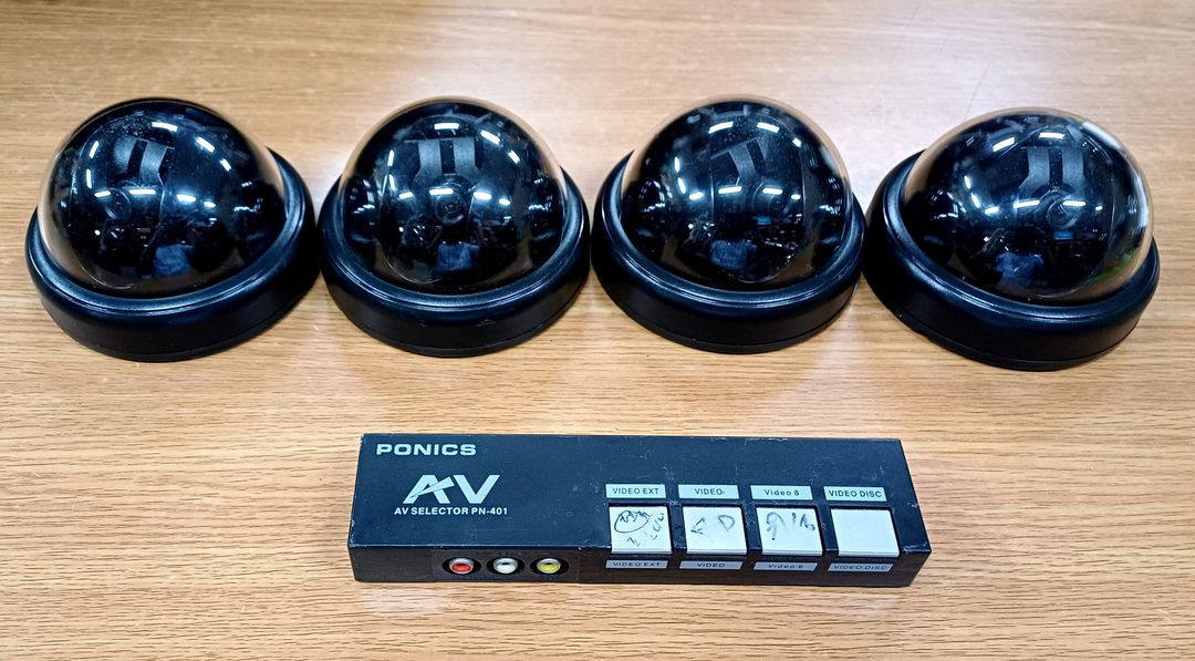 돔형 CCTV 카메라와 AV Selector PN-401 이미지