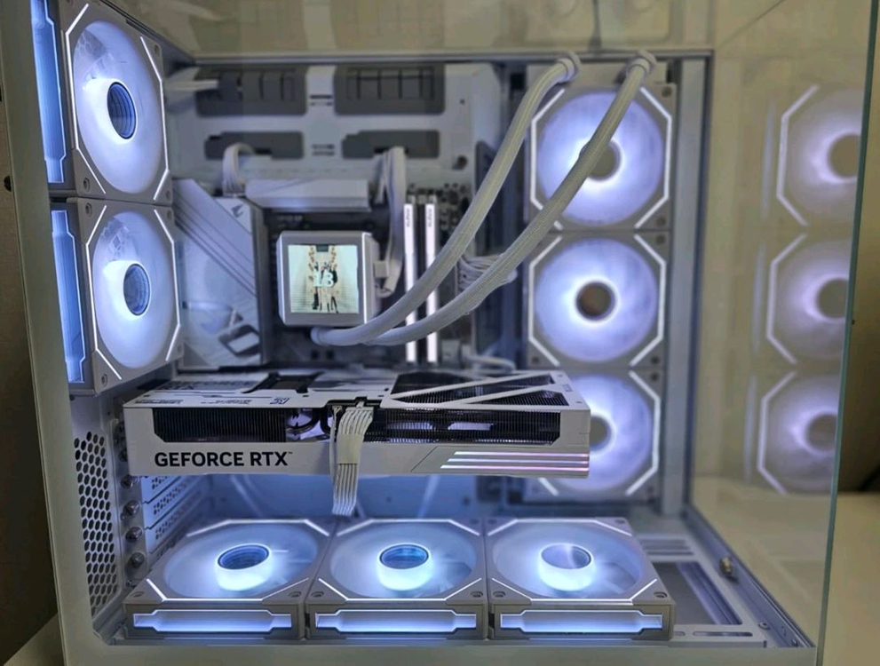 7800X3D/5070/긱바B850M/1TB/리안리셋/화이트 데스크탑 판매 이미지