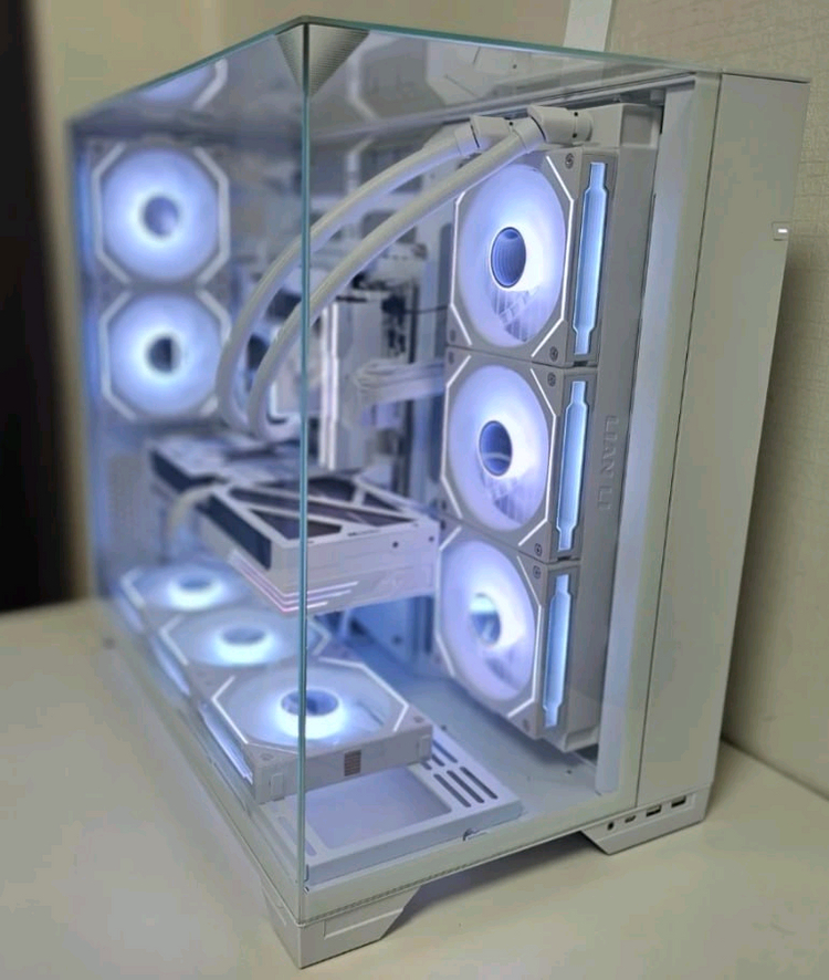 7800X3D/5070/긱바B850M/1TB/리안리셋/화이트 데스크탑 판매 이미지