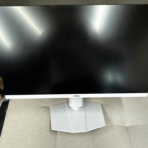 MSI MAG274URFW 27인치 4k 160hz 화이트 모니터 판매합니다 이미지