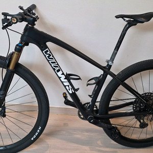 풀카본 MTB 자전거 이미지