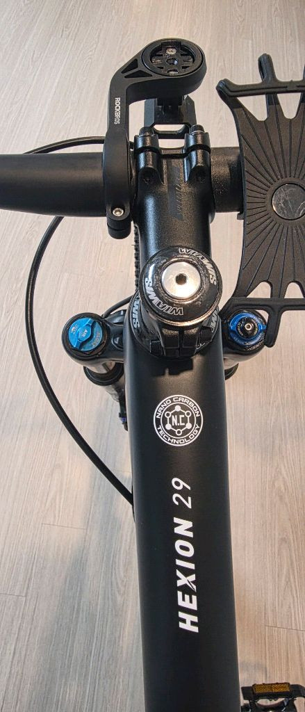 풀카본 MTB 자전거 이미지