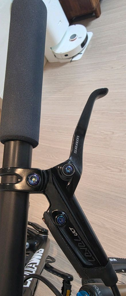 풀카본 MTB 자전거 이미지