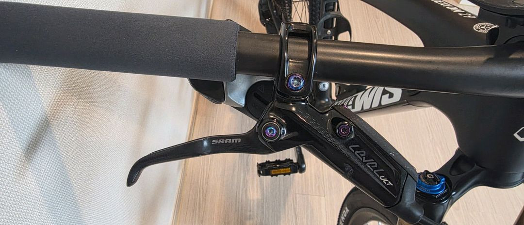 풀카본 MTB 자전거 이미지