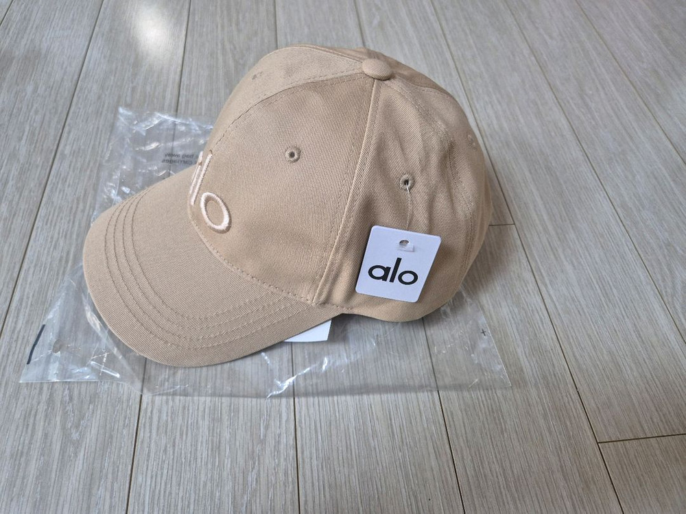 쿨거래시 6만5천택포! 미착용 새제품 정품 alo 알로 모자 두상커도 깔끔 이쁜모자 공용 고학년인기모자 이미지