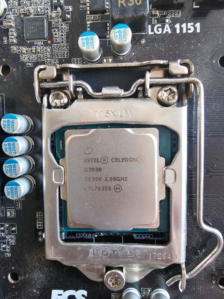 제이씨현 마더보드와 셀레론 cpu 이미지