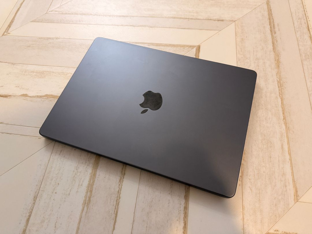 맥북 프로 m5 14인치 24GB 1TB 이미지
