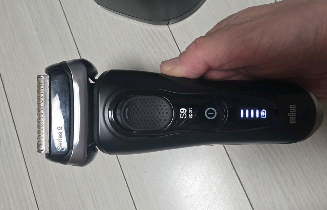 브라운 S9 SPORT 전기면도기 이미지