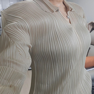 플리츠 블라우스 이미지