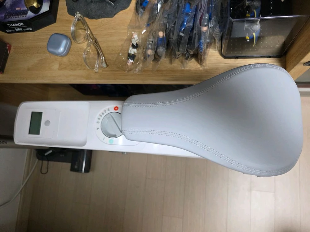 실내 자전거 운동기구 이미지