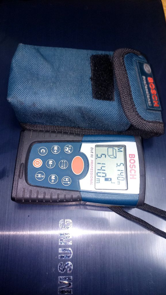 레이저 거리측정기 보쉬 보쉬 레이저 거리 측정기 DLE 50 Professional 모델입니다. 이미지