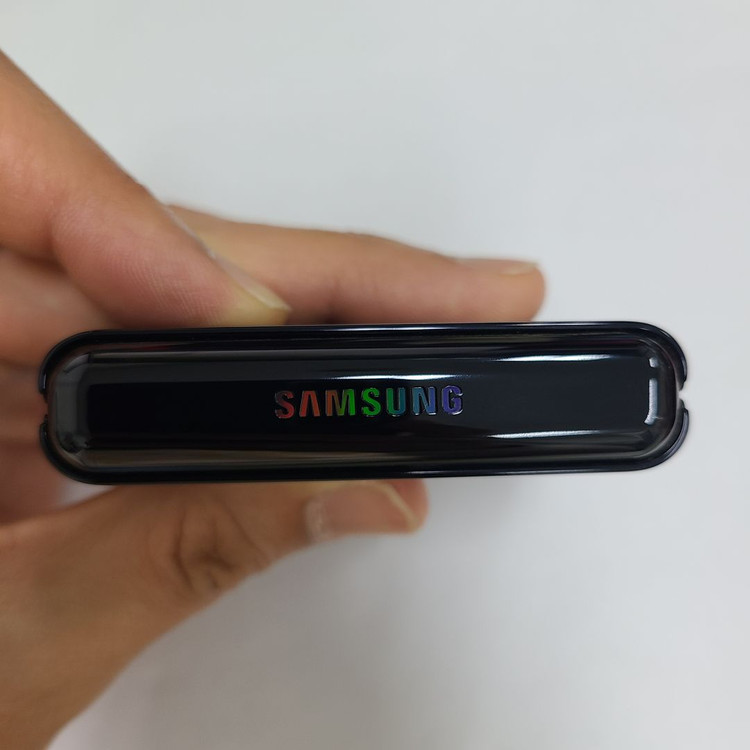 갤럭시 Z플립 블랙 256GB U+ 무잔상 중고폰 213685 이미지
