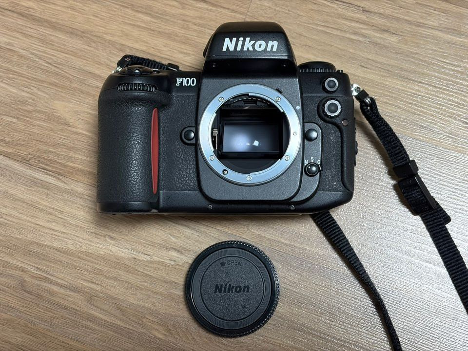 니콘 Nikon F100 SLR 필름 카메라 판매합니다. 이미지