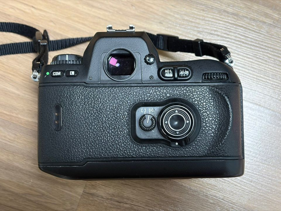 니콘 Nikon F100 SLR 필름 카메라 판매합니다. 이미지