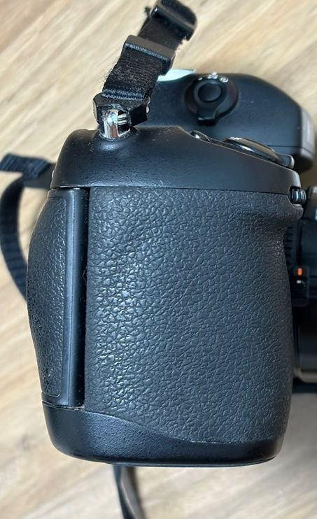 니콘 Nikon F100 SLR 필름 카메라 판매합니다. 이미지