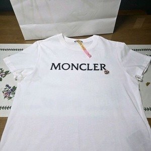 정품 몽클레어 여성 반팔티 L 이미지