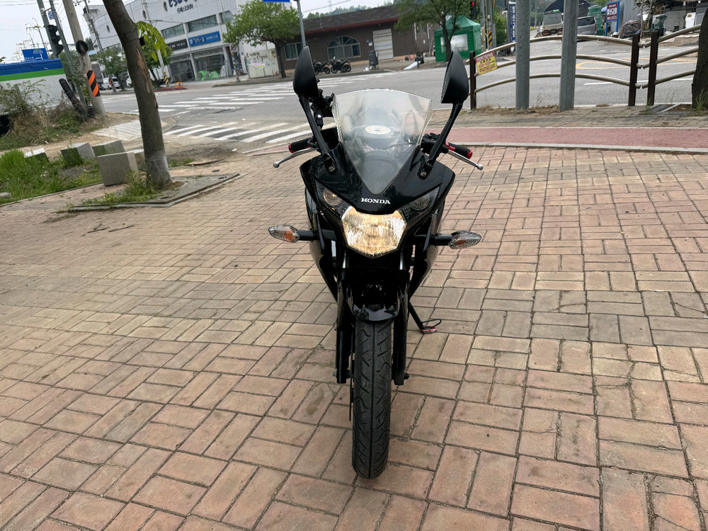 혼다 cbr125 16년형 블랙컬러 판매합니다 이미지