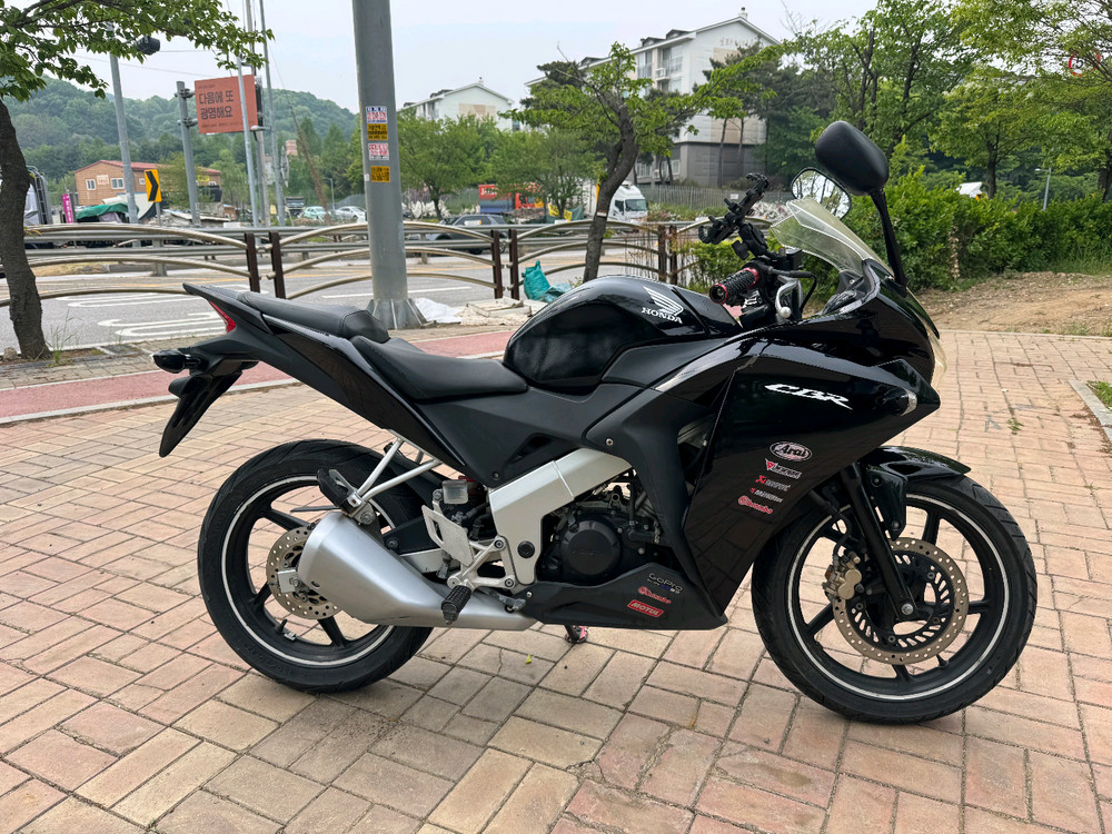 혼다 cbr125 16년형 블랙컬러 판매합니다 이미지