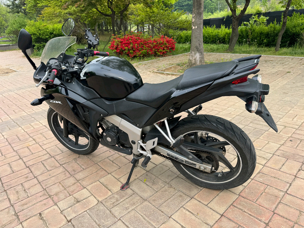 혼다 cbr125 16년형 블랙컬러 판매합니다 이미지