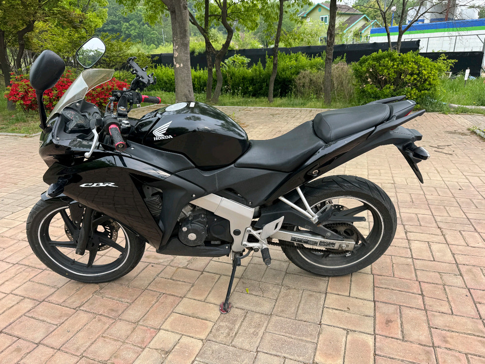 혼다 cbr125 16년형 블랙컬러 판매합니다 이미지