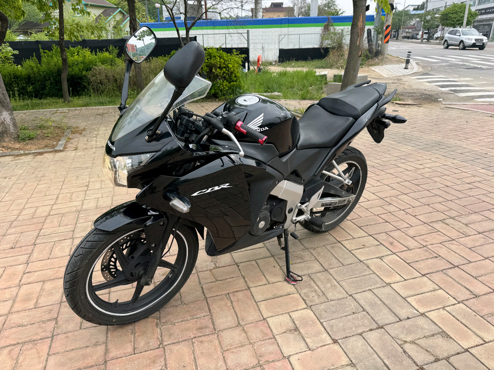 혼다 cbr125 16년형 블랙컬러 판매합니다 이미지