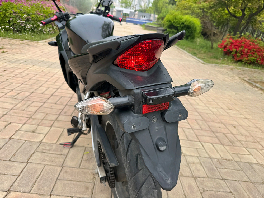 혼다 cbr125 16년형 블랙컬러 판매합니다 이미지