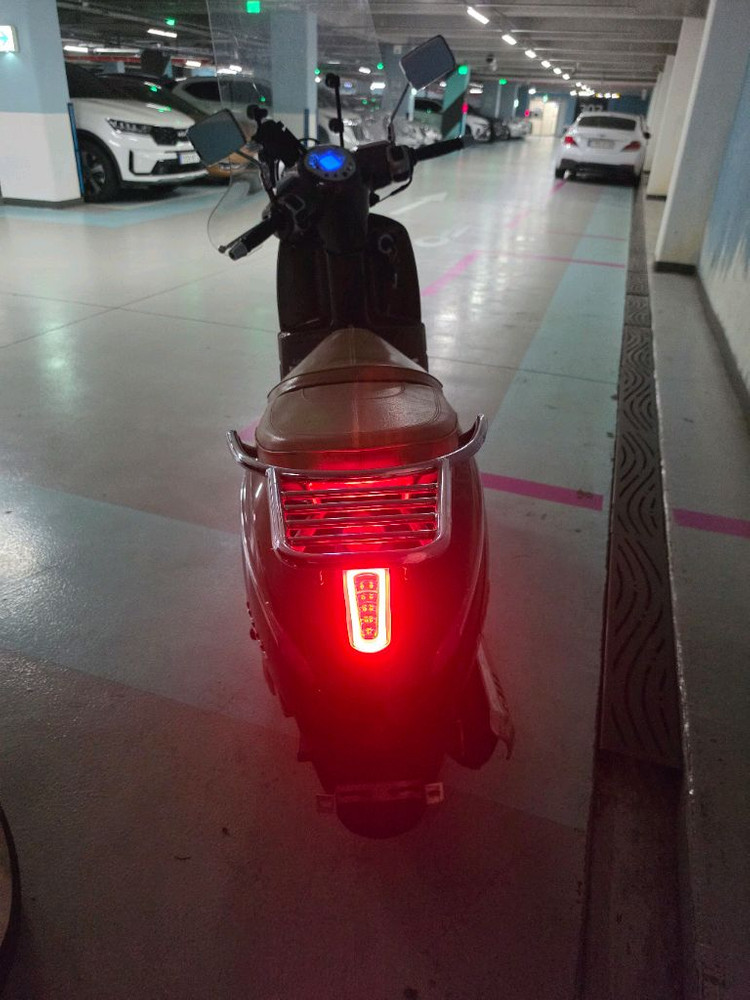 푸조 장고 125cc 스쿠터 이미지