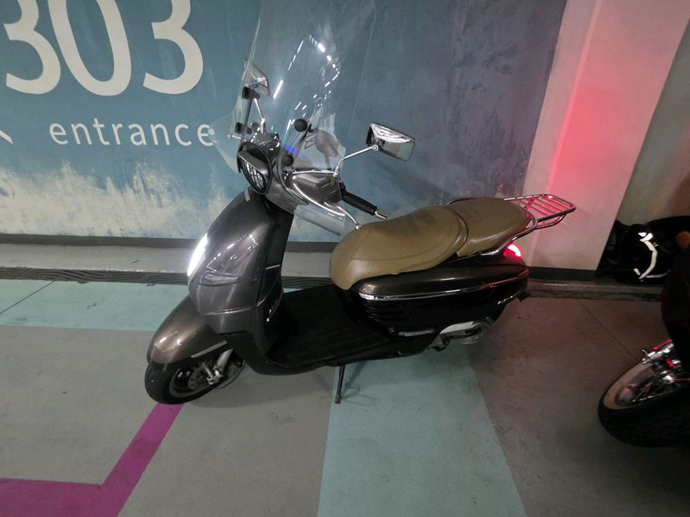 푸조 장고 125cc 스쿠터 이미지